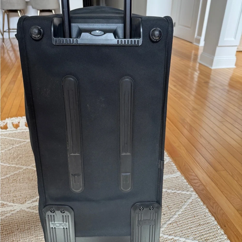 TUMI Black Travel Duffel Bag LIKE NEW